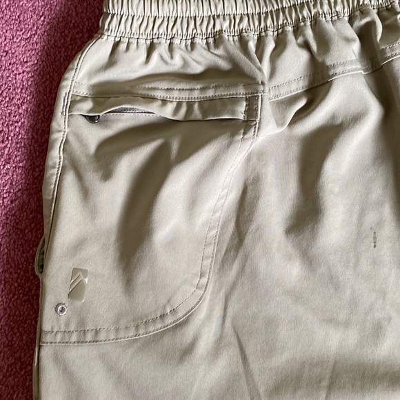 Alpine Design Outdoor adventure gear shorts. Size medium - Picture 5 of 6